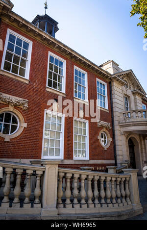 Façade du musée et galerie d'Art, Worthing, West Sussex, England, UK Banque D'Images