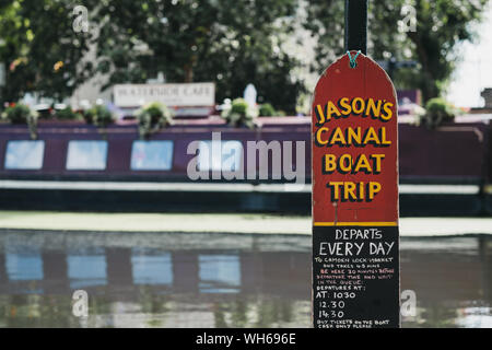Londres, Royaume-Uni - 18 juillet 2019 : Voyage en bateau Canal Jasons signe sur Regents Canal dans la Petite Venise, Londres, un quartier tranquille de la ville où l'Union européenne un grand Banque D'Images