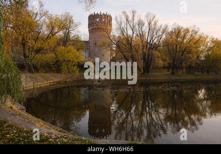 Monastère de Novodevichiy à Moscou (Russie) au coucher du soleil Banque D'Images