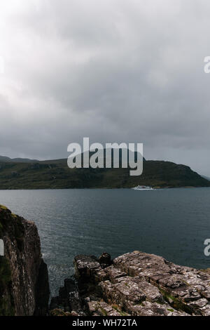 Divers Le Voyager phare Croisières Croisière sur le Loch Broom au port d'Ullapool. Banque D'Images