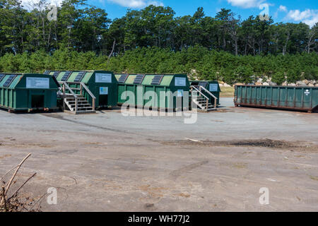 Centre de recyclage à flux unique pour les contenants de verre, de plastique et papier à l'enfouissement à Bourne installation de gestion intégrée des déchets solides Banque D'Images