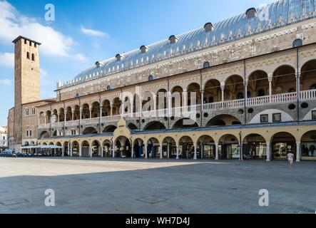 Palazzo della Ragione, Piazza della Frutta, Padoue, Vénétie, Italie Banque D'Images