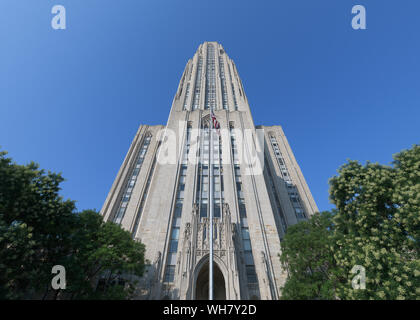 La Cathédrale de l'apprentissage sur le campus de l'Université de Pittsburgh de Pittsburgh, Pennsylvanie le clair, journée ensoleillée Banque D'Images