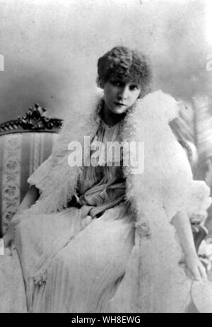 Sarah Bernhardt 1899, nom de scène de Henriette Rosine Bernard, (1844-1923). L'actrice française. Bernhardt est aussi une des premières actrices du cinéma muet. Banque D'Images