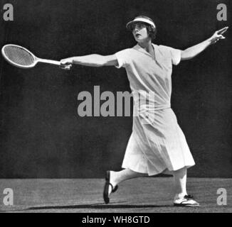 Helen Willis en 1924. Elle a dirigé le centre court et de 1927 à 1938 varient jamais sa ceinture. L'Encyclopédie de la page Tennis 240. Banque D'Images