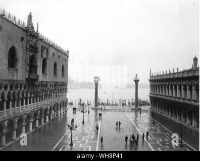 Le Piazzetta di San Marco, avec la façade du palais des Doges sur la gauche Banque D'Images