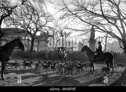 Le Belvoir, Boxing Day Rencontrez, 1947.La répondre à Grantham en face de l'hôtel de ville au centre du pays. George Langue maternelle (à droite) a été chasseur de 1928 à 1956. Banque D'Images