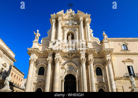 Façade baroque, la cathédrale, la Piazza Duomo, Ortigia Ortigia (Syracuse), (Syracuse), UNESCO World Heritage Site, Sicile, Italie, Méditerranée, Europe Banque D'Images