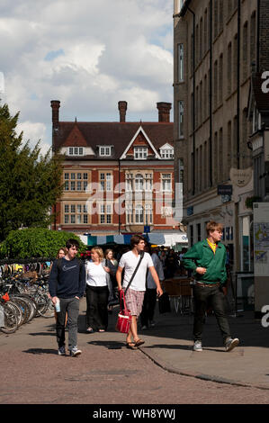 Boutiques dans la ville historique de Cambridge, en Angleterre. Banque D'Images