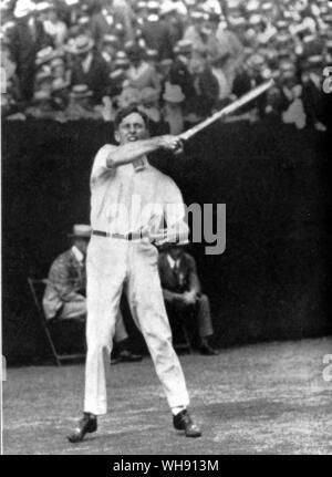 Maurice ('Red Mac') McLoughlin a remporté l'US masculin titre en 1913-1914. Il a été le premier champion canadien de l'ouest du Mississippi et a été le premier à développer le boulet de service.. Banque D'Images