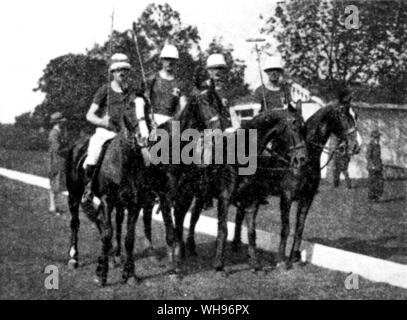 France, Paris, 1924 Jeux Olympiques : la Grande-Bretagne's Polo Team est arrivé troisième au concours. l-r : F Barrett, H Sage, F Guest Capitaine, D Bingham.. Banque D'Images