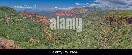 Vue panoramique de Sedona à partir de la Schnebly Hill Vista à midi, Arizona, États-Unis d'Amérique, Amérique du Nord Banque D'Images