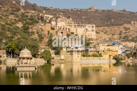 Garh Palace, au-dessus du lac de Nawal Sagar, Bundi, Rajasthan, Inde, Asie Banque D'Images