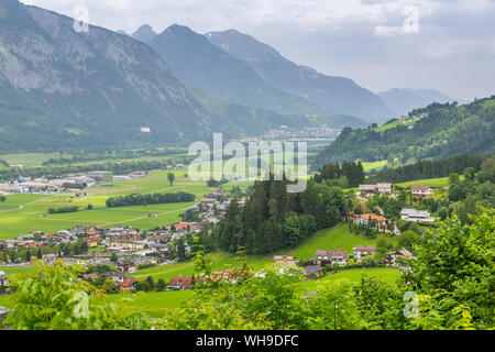 Vue sur vallée et montagnes à Schwaz de voir au-dessus de la ville, Schwaz, Tyrol, Autriche, Europe Banque D'Images