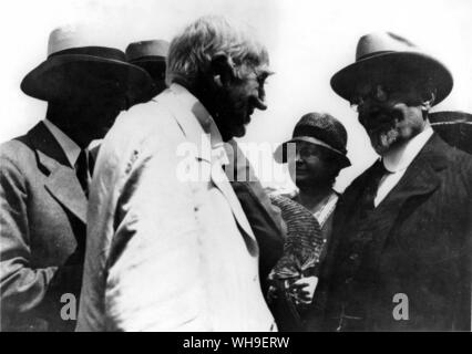 Juin 1929 : présentation d'Edison Glass House à Henry Ford (1863-1947), constructeur automobile américain. Il a construit sa première voiture en 1896 et fonde la Ford Motor Company.. Banque D'Images