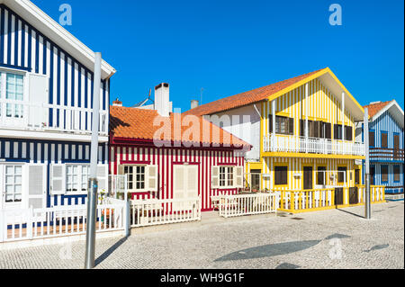 Palheiros maisons typiques, Costa Nova Beach, Aveiro, Venise du Portugal, Beira Litoral, Portugal, Europe Banque D'Images