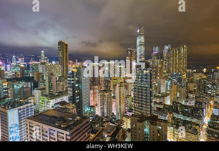 Vue sur la ville dans la soirée, Kowloon, Hong Kong, Chine Banque D'Images