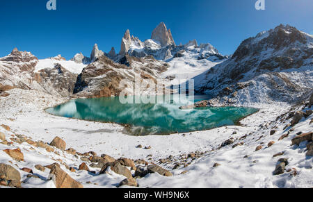 Mont Fitz Roy passant de Lago de los Tres, Parc National Los Glaciares, UNESCO World Heritage Site, El Chalten, Patagonie, Argentine, Amérique du Sud Banque D'Images