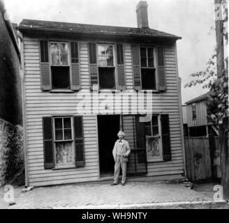 Dans la région de Hannibal, mai 1902, en face de la maison sur la colline de Clemens Street - photo à partir de la biographie de Mark Twain Banque D'Images