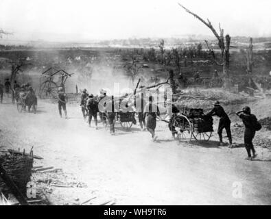 WW1/France : Bataille de Albert. Déménagement des troupes lors de l'attaque. sur Contralmaison. 10 juillet 1916. Banque D'Images