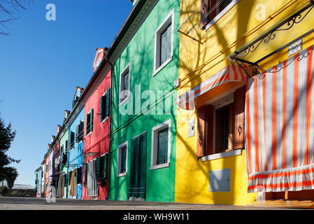 Maisons multicolores en Burano village, Venise, Vénétie, Italie, Europe Banque D'Images