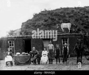 USA : famille pionnière, au nord de West Union, Custer Comté, Nebraska, c.1887. Banque D'Images