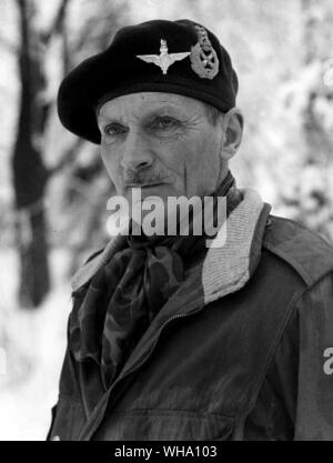 WW2 : Field Marshall Montgomery . Bernard Law Montgomery, Monty (Vicomte Montgomery ; d'Alamein) général britannique, a remporté la victoire à El Alamein dans la deuxième guerre mondiale, 1942 ; ils ont contribué à préparer l'invasion de Normandie  1887-1976 . . Banque D'Images