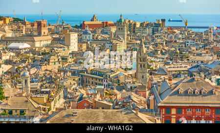 Panorama de Genoa city en début de soirée, ligurie, italie Banque D'Images