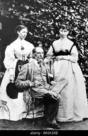 Charles Dickens avec ses deux filles, Kate et Mamey. . Dickens, Charles John Huffam (pseudonyme Boz) romancière anglaise. a écrit des romans Pickwick Papers 1836-1837, 1837 Oliver Twist, un chant de Noël 1843 Bleak House, 1852-1853, un conte de deux villes 1859  1812-1870 . . Banque D'Images