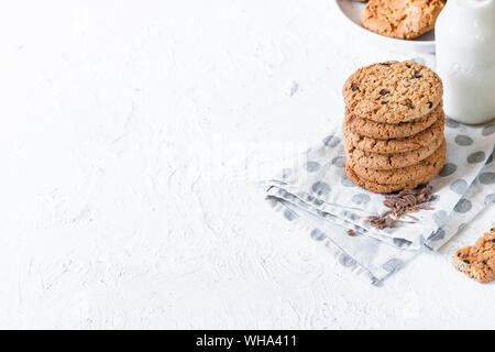 Des pâtisseries classiques. Biscuits traditionnels avec des morceaux de chocolat. Banque D'Images