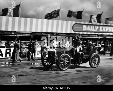 Silverstone. Trophée International 29e réunion d'août 1950. Gordon Bennett 1903 Napier conduit par R Barker à la commémoration des anciens combattants et des courses de voitures de sport.. Banque D'Images