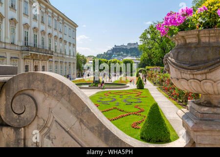 Vue sur le château de Hohensalzburg de jardins Mirabell, UNESCO World Heritage Site, Salzbourg, Autriche, Europe Banque D'Images