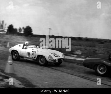 Chauffeur Américain Phil Hill à 3.5 Ferrari sur le cours de la Sebring 12 heures de course en 24 mars 1956. Flordia Banque D'Images