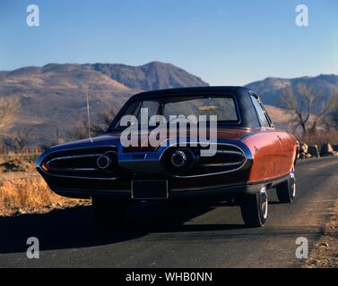 1963 Chrysler Turbine Turbine Moteur expérimental : corps HP 130 par Ghia de l'Italie. 50 faites par Ghia. Donné à certains membres de la fonction publique à conduire dans des conditions normales. Une fois que Chrysler avait évalué toutes sauf cinq ont été détruits. Banque D'Images