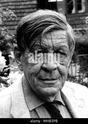 W.H. Auden. Wystan Hugh Auden (1907-1973) était un poète et critique, largement considéré comme parmi les plus influents et les plus grands écrivains du 20e siècle. Il a passé la première partie de sa vie au Royaume-Uni, mais émigra aux Etats-Unis en 1939, de devenir un citoyen américain en 1946.. . Banque D'Images