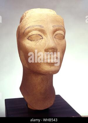 Le chef de la reine Néfertiti de la 18e dynastie égyptienne quartzite inachevé, de Tel el Amarna , Égypte Banque D'Images