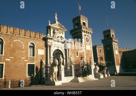 L'Arsenal - Venise - l'Arsenal de Venise (Italien : Arsenale di Venezia) est un chantier maritime et naval depot qui a joué un rôle de premier plan dans l'empire vénitien. Il a été l'un des domaines les plus importants de Venise, située dans le Sestiere de Castello.. Banque D'Images