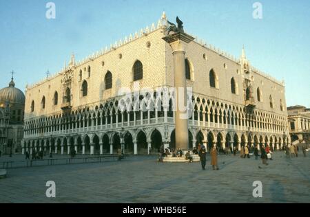 Le Palais des Doges - Venise - Palais des Doges est un palais gothique à Venise. En Italien il est appelé le palais des Doges de Venise. Le palais était la résidence du Doge de Venise.. Banque D'Images