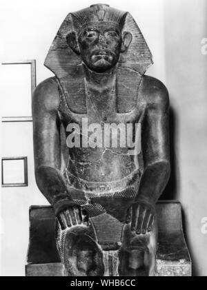 Sphinx de Sésostris III Empire du Milieu xiie dynastie (1878-1843 av. J.-C. ?) - Khakhaure Sésostris III (également écrit Senwosret III ou Sesostris III) est un pharaon de l'Égypte. Il règne de 1878 avant JC à 1839 avant J.-C., et était le cinquième monarque de la douzième dynastie de l'Empire du Milieu. Il était un grand pharaon de la xiie dynastie, et est censé être le plus puissant dirigeant égyptien de cette époque. Pour cela, il est considéré comme l'une des sources de la légende à propos de Sesostris.. Banque D'Images