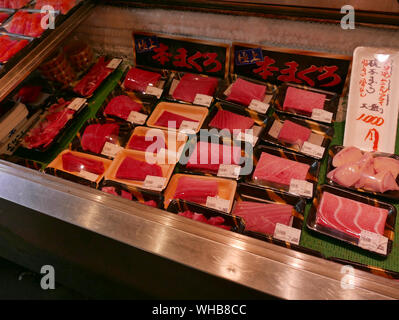 Japon - photo de Sean Sprague Marché de Tsukiji, à Tokyo. Bloquer la vente de sashimi. Banque D'Images