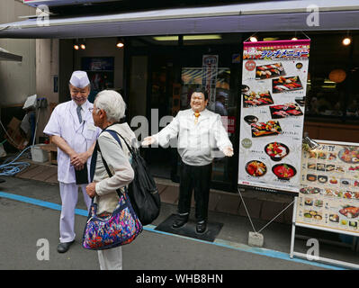 Japon - photo de Sean Sprague Marché de Tsukiji, à Tokyo. Resstaurant de sushi. Banque D'Images