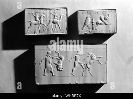 Sculptures en relief du Moyen-Orient : en haut à gauche - Sceau de Ninourta ah iddin ( fils de ) Bel napishtimma , NeoBabylonian 6e - 5e siècle avant J.-C. , un homme de cavalerie attaquer un arabe avec une lance . Abaisser - chasse Royale , Perisan 6e - 5e siècle av. Archaemenid , l'un des rois est illustré par un lion tenant une patte , un autre homme attrape un taureau par la guerre . Ce sont des sujets assyrienne et babylonienne ancienne symbolisant le Roi Triomphant de ses ennemis Banque D'Images