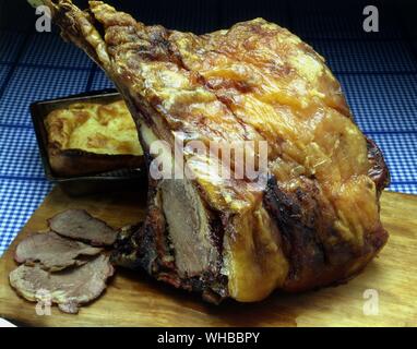 Côte de bœuf rôtie avec yorkshire pudding. Banque D'Images