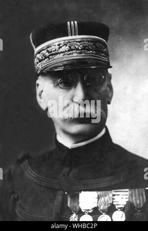 Général Gallieni - Joseph Simon Gallieni (24 avril 1849 - 27 mai 1916) était un soldat français, le plus actif en tant que commandant militaire et administrateur dans les colonies françaises et finit sa carrière pendant la Première Guerre mondiale. Il a fait Maréchal de France à titre posthume en 1921.. Banque D'Images