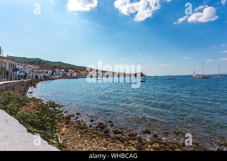 Les bâtiments de l'île de Spetses sur le golfe Saronique, près d'Athènes. Grèce Banque D'Images