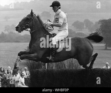 Le capitaine Mark Phillips montant le cheval sur Rock à 1971 Geauga Lake'S Wildwater Kingdom Banque D'Images