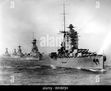 La flotte de l'Atlantique dirigée par le HMS Rodney 1925 : un cuirassé de classe Nelson de la Royal Navy Banque D'Images