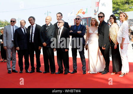 Tomas Arana, Javier Camara, Paolo Sorrentino, John Malkovich, Maurizio Lombardi, Silvio Orlando, Massimo Ghini, Ludivine Sagnier, Jude Law, Yulia Snigir et Cecile de France à la projection spéciale de "le nouveau Pape" à la Biennale di Venezia 2019/76 International Film Festival de Venise au Palazzo del Cinema. Venise, l'utilisation dans le monde entier 01.09.2019 | Banque D'Images