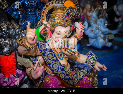Le Dieu Ganesh idol préparation de festival en Inde Banque D'Images