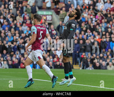 31 août 2019, Turf Moor, Burnley, Angleterre ; football Premier League, Burnley vs Liverpool : Mohamed Salah (11) de Liverpool rate son tir au but Crédit : Mark Cosgrove/News Images images Ligue de football anglais sont soumis à licence DataCo Banque D'Images